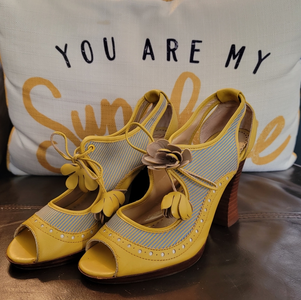 Poetic License Yellow and Gray Heels